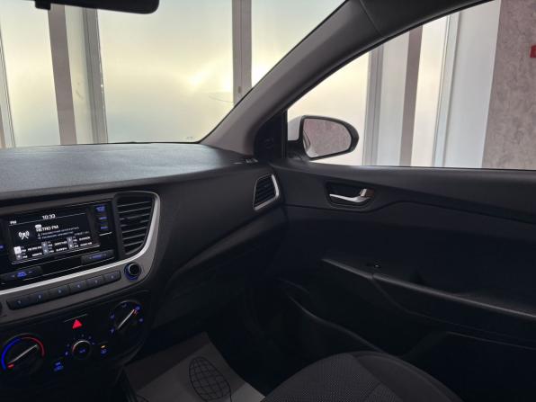 Hyundai Solaris II с пробегом 2018 года, цена 1 295 000 рублей, 114206 км, седан, Автокод Объявления