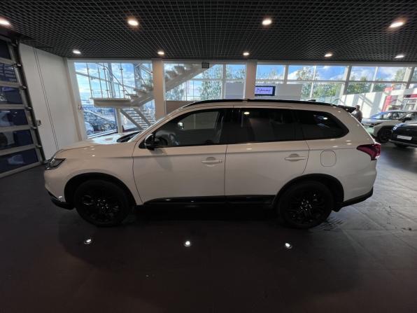 Mitsubishi Outlander III Рестайлинг 3 с пробегом 2022 года, цена 3 135 000 рублей, 31744 км, внедорожник, Автокод Объявления