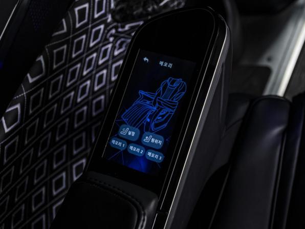 Kia Carnival IV Рестайлинг с пробегом 2024 года, цена 11 300 000 рублей, 26571 км, минивэн, Автокод Объявления