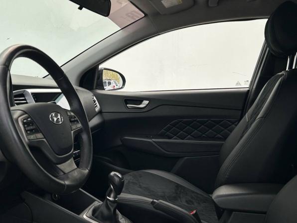 Hyundai Solaris II с пробегом 2019 года, цена 1 100 000 рублей, 160638 км, седан, Автокод Объявления