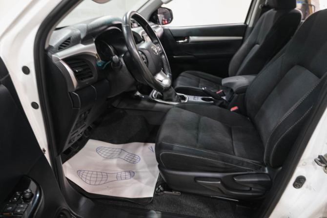 Toyota Hilux VIII с пробегом 2016 года, цена 2 919 000 рублей, 220000 км, offers.body_type.unknown, Автокод Объявления