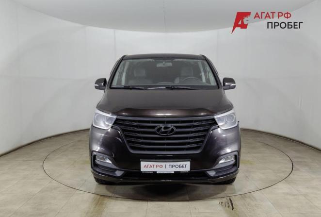 Hyundai H-1 II Рестайлинг с пробегом 2018 года, цена 2 450 000 рублей, 195600 км, минивэн, Автокод Объявления