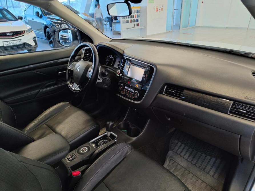 Mitsubishi Outlander III Рестайлинг 2 Санкт-Петербург  - изображение 8