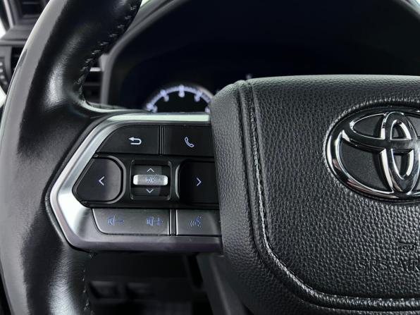 Toyota Land Cruiser 300 Series с пробегом 2023 года, цена 8 599 000 рублей, 141938 км, внедорожник, Автокод Объявления