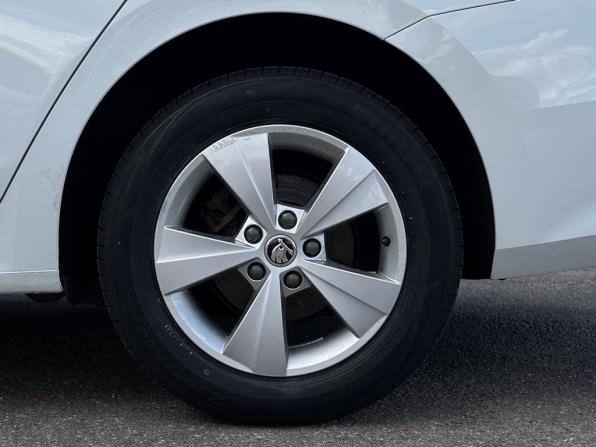 Skoda Octavia IV (A8) с пробегом 2021 года, цена 2 210 400 рублей, 54126 км, лифтбек, Автокод Объявления