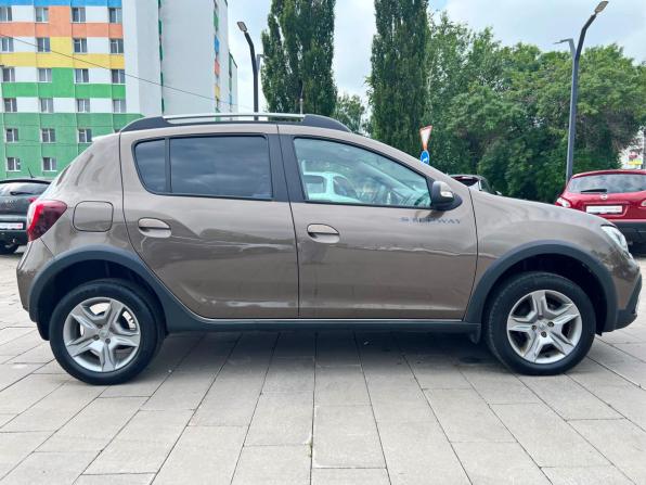 Renault Sandero II Рестайлинг с пробегом 2021 года, цена 1 453 000 рублей, 35600 км, хэтчбек, Автокод Объявления