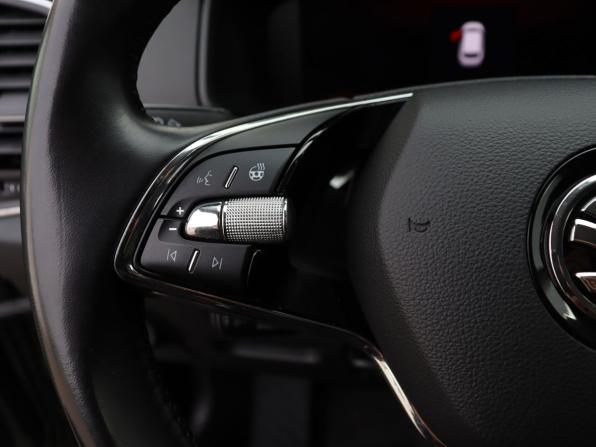Skoda Karoq I с пробегом 2022 года, цена 2 299 000 рублей, 146731 км, внедорожник, Автокод Объявления