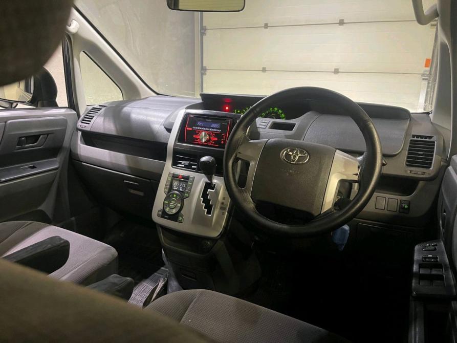 Toyota Voxy II (R70) Новосибирск  - изображение 16