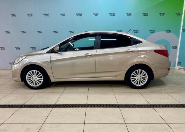 Hyundai Solaris I с пробегом 2014 года, цена 650 000 рублей, 210000 км, седан, Автокод Объявления