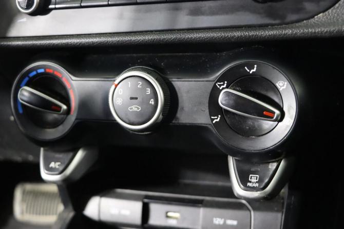 Kia Rio IV Рестайлинг с пробегом 2021 года, цена 1 429 990 рублей, 141221 км, седан, Автокод Объявления