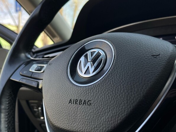 Volkswagen Passat B8 с пробегом 2017 года, цена 2 298 000 рублей, 99000 км, седан, Автокод Объявления