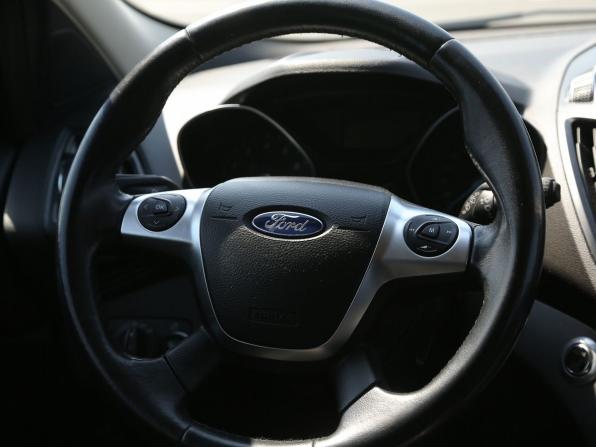 Ford Kuga II Рестайлинг с пробегом 2016 года, цена 1 600 000 рублей, 122900 км, внедорожник, Автокод Объявления