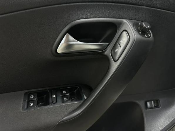 Volkswagen Polo V с пробегом 2013 года, цена 585 000 рублей, 285000 км, седан, Автокод Объявления