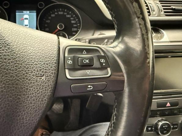 Volkswagen Passat B7 с пробегом 2012 года, цена 1 050 000 рублей, 210615 км, седан, Автокод Объявления