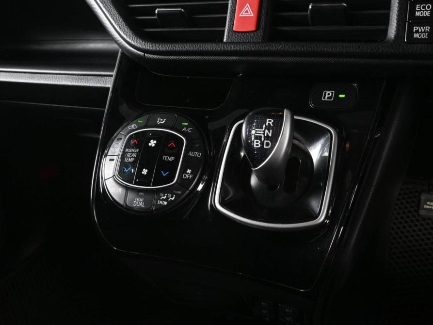 Toyota Noah III (R80) Рестайлинг Ростов-на-Дону  - изображение 16