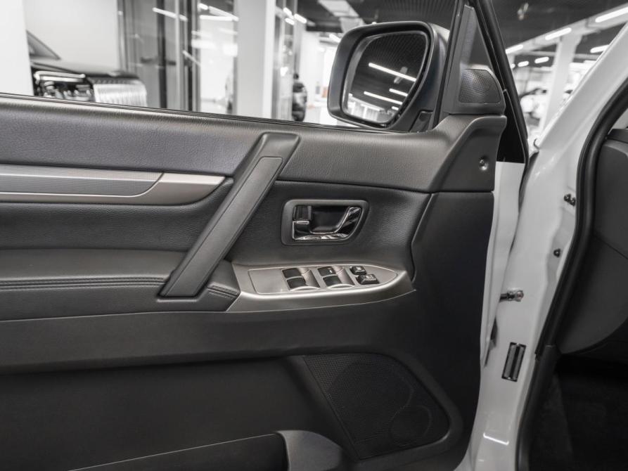 Mitsubishi Pajero IV Рестайлинг 2 Москва  - изображение 16