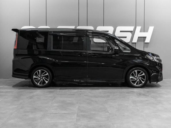 Honda Stepwgn V Рестайлинг с пробегом 2018 года, цена 2 100 000 рублей, 133691 км, минивэн, Автокод Объявления