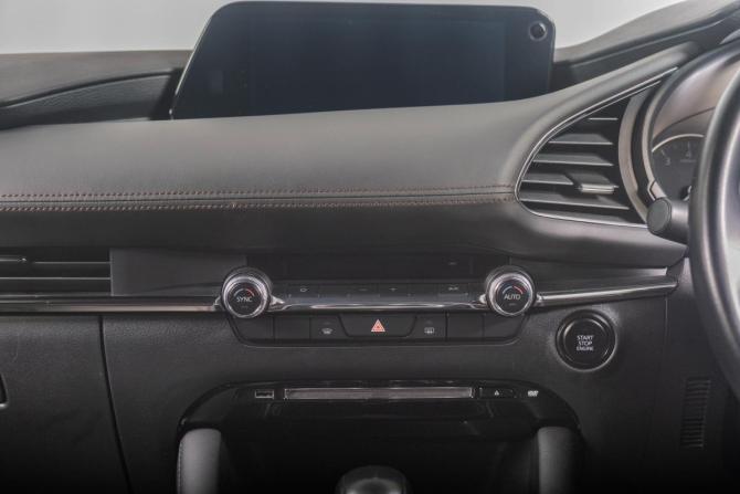 Mazda 3 IV (BP) с пробегом 2019 года, цена 1 749 000 рублей, 87000 км, хэтчбек, Автокод Объявления