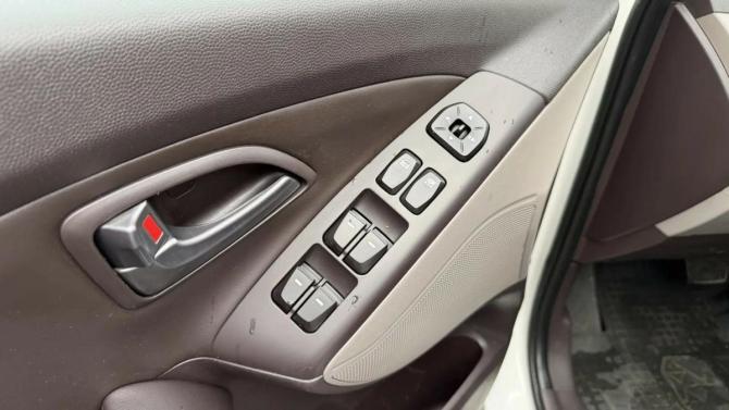 Hyundai ix35 I Рестайлинг с пробегом 2013 года, цена 1 211 000 рублей, 218348 км, внедорожник, Автокод Объявления