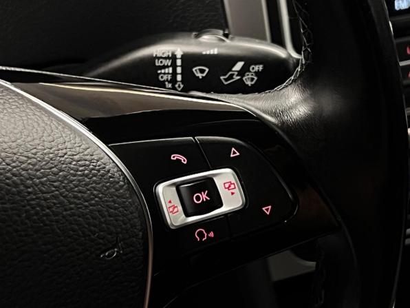 Volkswagen Polo V Рестайлинг с пробегом 2017 года, цена 1 088 000 рублей, 95837 км, седан, Автокод Объявления