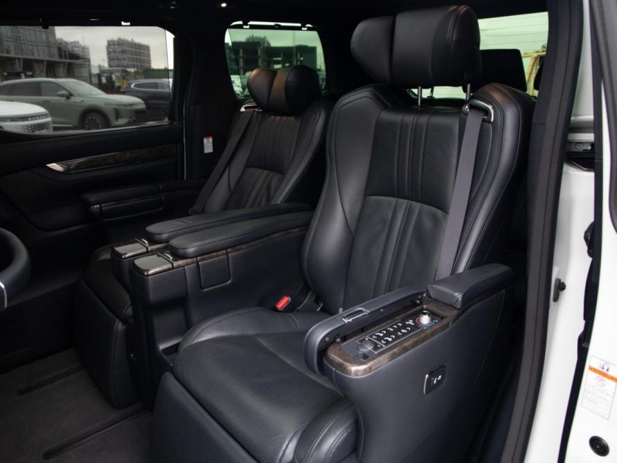 Toyota Alphard III Рестайлинг Санкт-Петербург  - изображение 12
