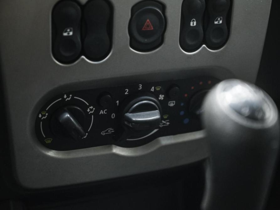 Renault Logan I Рестайлинг Челябинск  - изображение 21