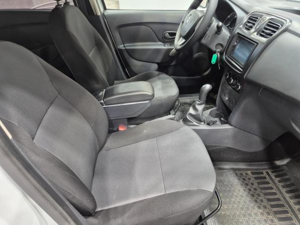 Renault Logan II с пробегом 2015 года, цена 649 900 рублей, 215000 км, седан, Автокод Объявления