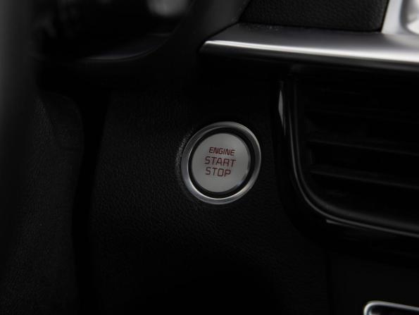 Kia Optima IV Рестайлинг с пробегом 2020 года, цена 2 099 000 рублей, 83261 км, седан, Автокод Объявления