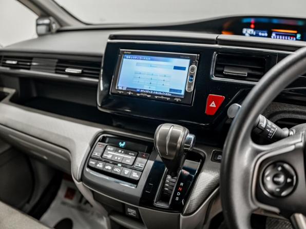 Honda Stepwgn V с пробегом 2015 года, цена 1 547 000 рублей, 132905 км, минивэн, Автокод Объявления