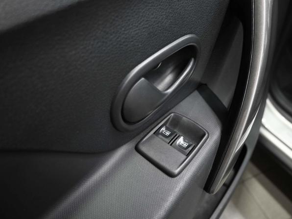 Renault Sandero II Рестайлинг с пробегом 2018 года, цена 1 229 900 рублей, 96000 км, хэтчбек, Автокод Объявления