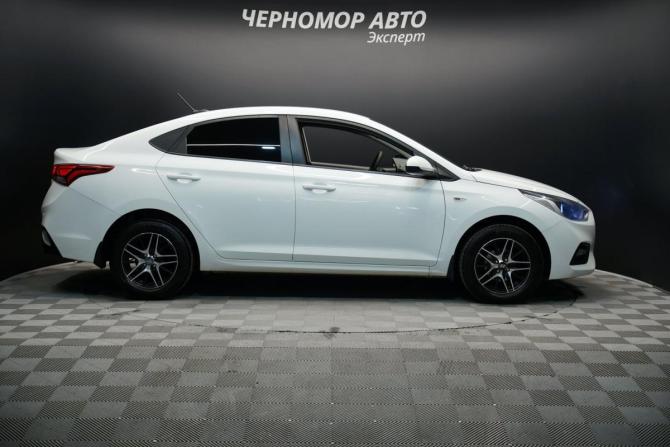 Hyundai Solaris II с пробегом 2017 года, цена 1 370 000 рублей, 115000 км, седан, Автокод Объявления