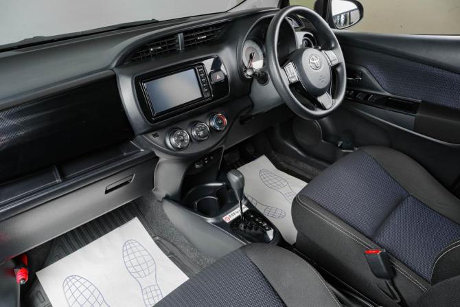 Toyota Vitz III (XP130) Рестайлинг 2 с пробегом 2017 года, цена 1 299 000 рублей, 107297 км, хэтчбек, Автокод Объявления