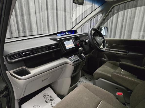 Honda Stepwgn V с пробегом 2015 года, цена 1 530 000 рублей, 138000 км, минивэн, Автокод Объявления