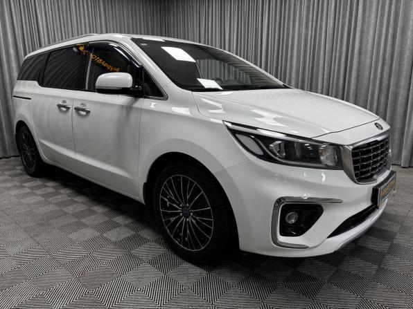 Kia Carnival III с пробегом 2018 года, цена 2 610 000 рублей, 132621 км, минивэн, Автокод Объявления