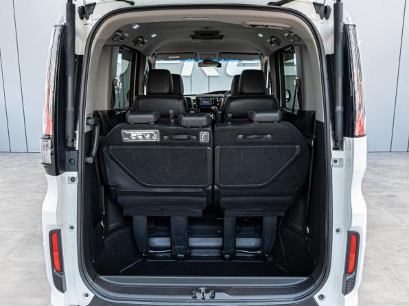 Honda Stepwgn V с пробегом 2015 года, цена 1 870 000 рублей, 116758 км, минивэн, Автокод Объявления