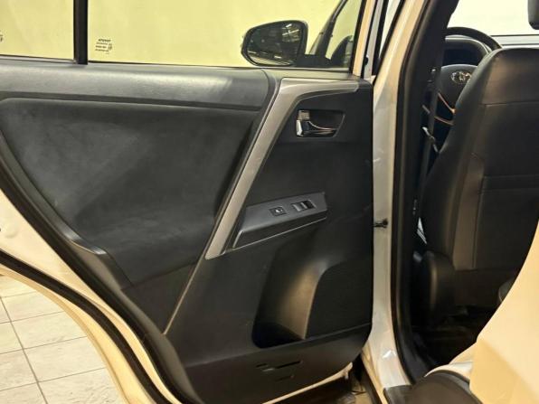 Toyota RAV4 IV (XA40) Рестайлинг с пробегом 2017 года, цена 2 420 000 рублей, 117500 км, внедорожник, Автокод Объявления
