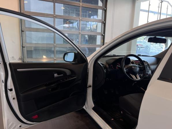 Kia Ceed I Рестайлинг с пробегом 2011 года, цена 670 000 рублей, 215792 км, хэтчбек, Автокод Объявления