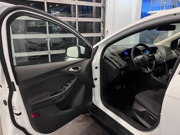 Ford Focus III Рестайлинг с пробегом 2016 года, цена 935 000 рублей, 179731 км, универсал, Автокод Объявления