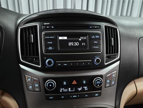 Hyundai H-1 II Рестайлинг 2 с пробегом 2018 года, цена 2 884 000 рублей, 116515 км, минивэн, Автокод Объявления