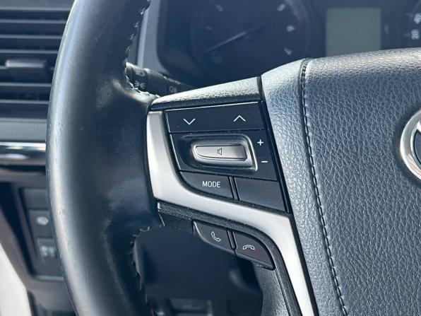 Toyota Land Cruiser Prado 150 Series Рестайлинг 2 с пробегом 2017 года, цена 4 050 000 рублей, 214000 км, внедорожник, Автокод Объявления