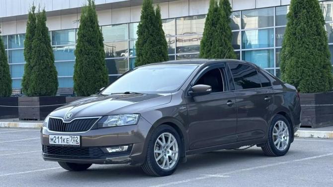 Skoda Rapid I Рестайлинг с пробегом 2019 года, цена 1 095 000 рублей, 175000 км, лифтбек, Автокод Объявления