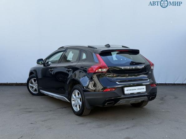 Volvo V40 Cross Country I Рестайлинг с пробегом 2018 года, цена 1 850 000 рублей, 106997 км, хэтчбек, Автокод Объявления
