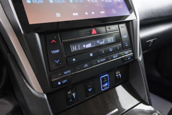 Toyota Camry VII (XV50) Рестайлинг 2 с пробегом 2018 года, цена 1 599 000 рублей, 190000 км, седан, Автокод Объявления