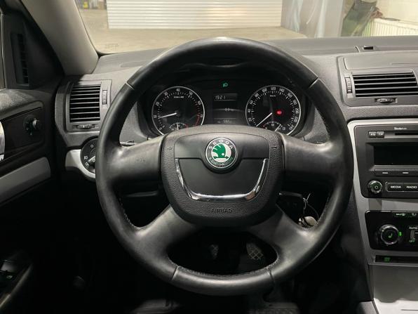 Skoda Octavia II (A5) Рестайлинг с пробегом 2011 года, цена 950 000 рублей, 135346 км, лифтбек, Автокод Объявления