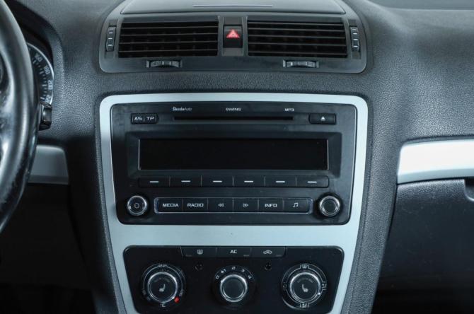 Skoda Octavia II (A5) Рестайлинг с пробегом 2010 года, цена 699 000 рублей, 181000 км, лифтбек, Автокод Объявления