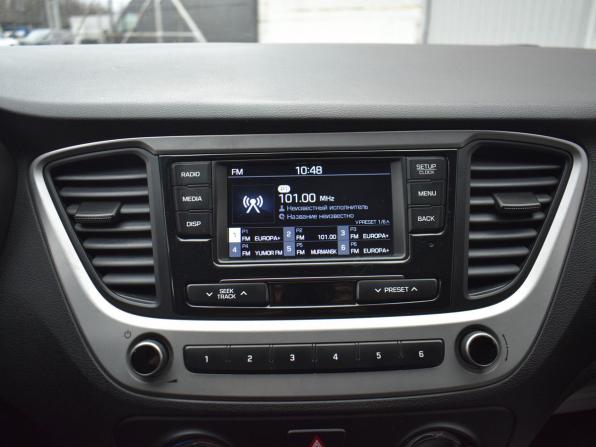 Hyundai Solaris II с пробегом 2017 года, цена 949 000 рублей, 142145 км, седан, Автокод Объявления