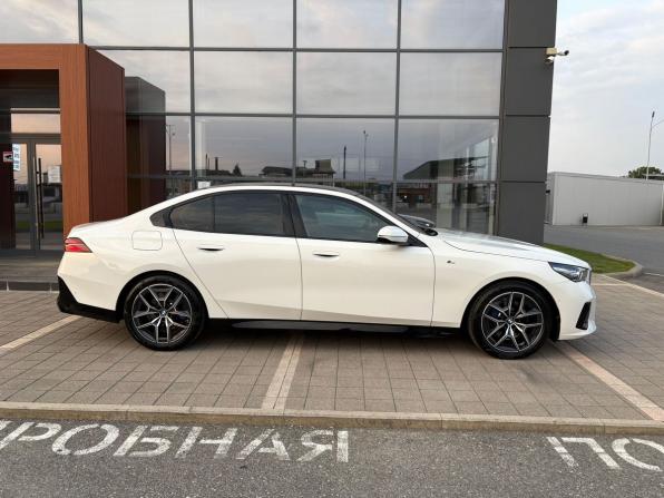 BMW 5 серии VIII (G60/G61/G68) с пробегом 2023 года, цена 8 660 000 рублей, 300 км, седан, Автокод Объявления