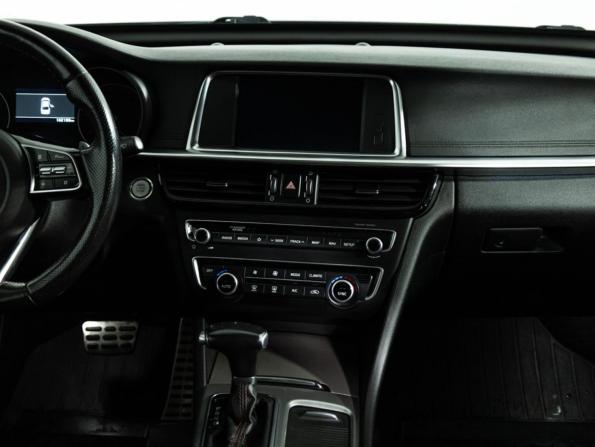 Kia Optima IV Рестайлинг с пробегом 2018 года, цена 1 779 700 рублей, 102055 км, седан, Автокод Объявления
