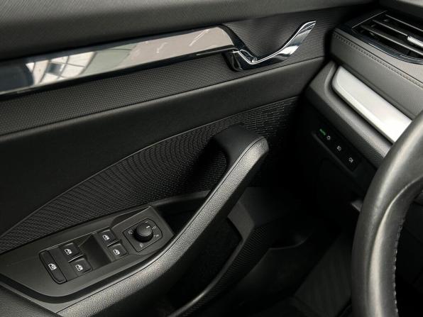 Skoda Octavia IV (A8) с пробегом 2021 года, цена 2 476 700 рублей, 33405 км, лифтбек, Автокод Объявления