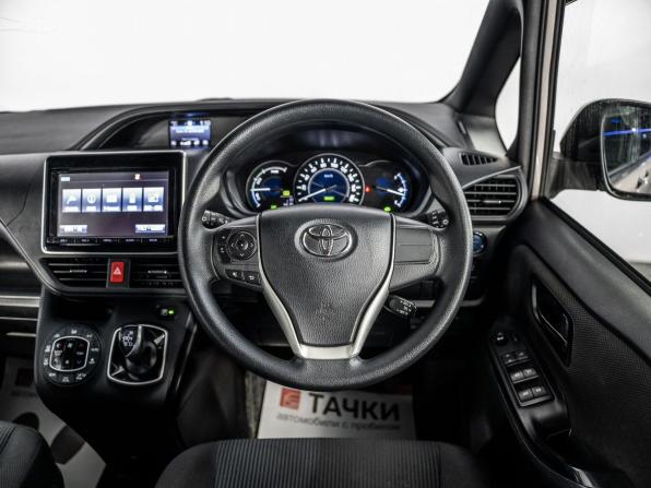 Toyota Noah III (R80) Рестайлинг с пробегом 2017 года, цена 1 970 000 рублей, 147099 км, минивэн, Автокод Объявления